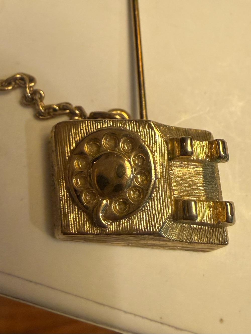 Avon Gold Vintage Telephone Stick Chain Pin Brooch - Picture 4 of 10